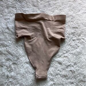 SKIMS Sculpting High Waist Thong Tan Nude Seamless Shapewear Size Small NWOT